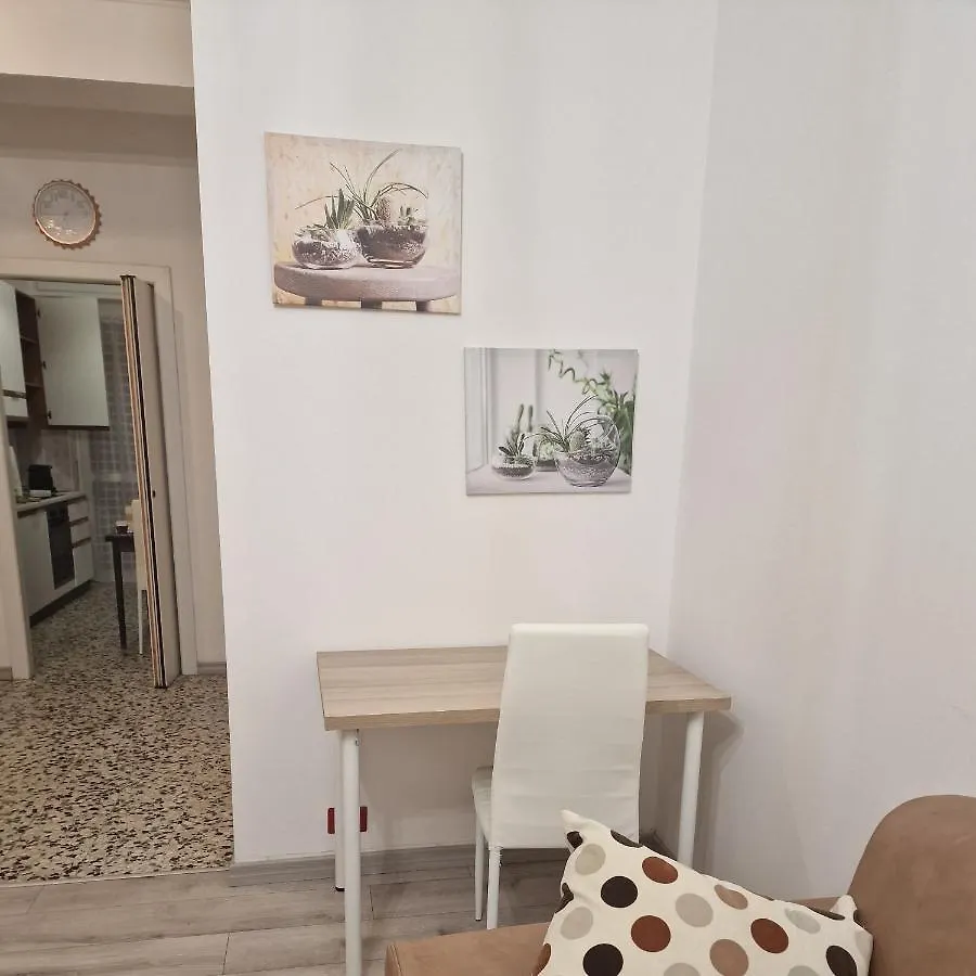 M.Aurelio Red Apartman Milánó 0*,